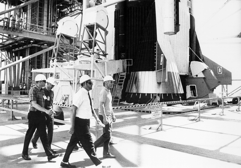 Illustration for article titled Amazing photos from NASA's vaults show how they assembled Apollo 11